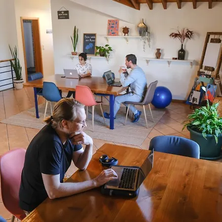 Homestay Lava Acores Coliving & Coworking *
