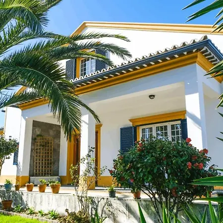 Homestay Lava Acores Coliving & Coworking