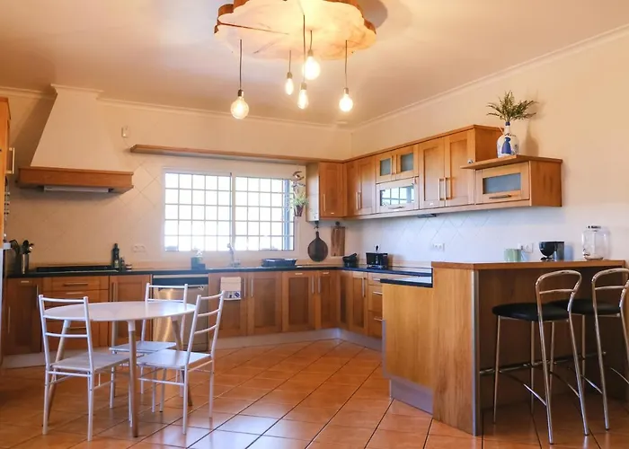 Homestay Lava Acores Coliving & Coworking *